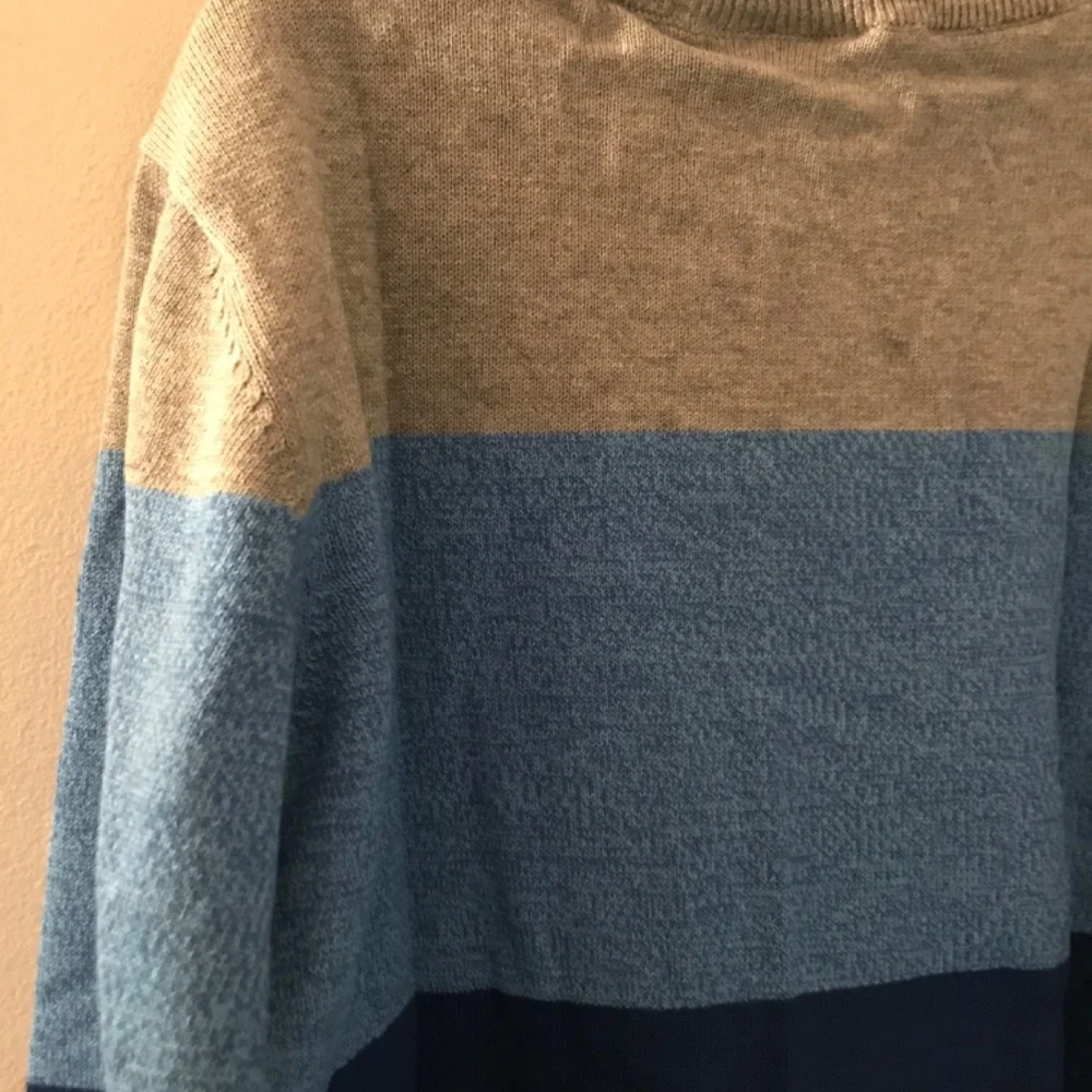 🍓NWT!! Boy’s Multicolor Sweater